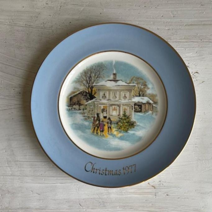 Avon 1977 Christmas Plate | Christmas Plate | Vintage Christmas Dishes | Christmas Plates | Avon Christmas Collector Plate | Collector Plate