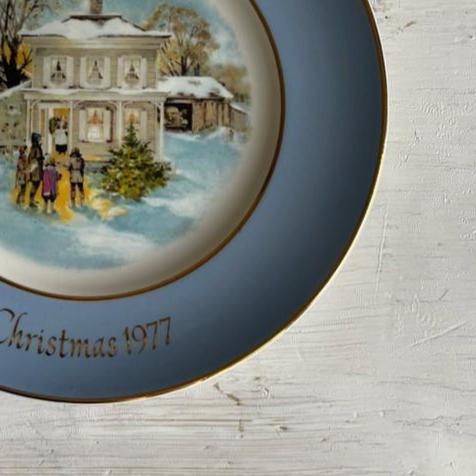 Avon 1977 Christmas Plate | Christmas Plate | Vintage Christmas Dishes | Christmas Plates | Avon Christmas Collector Plate | Collector Plate