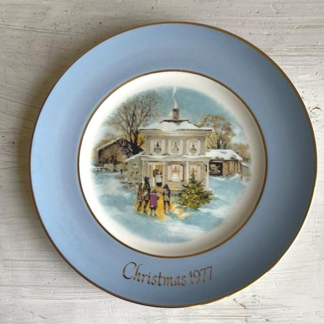 Avon 1977 Christmas Plate | Christmas Plate | Vintage Christmas Dishes | Christmas Plates | Avon Christmas Collector Plate | Collector Plate