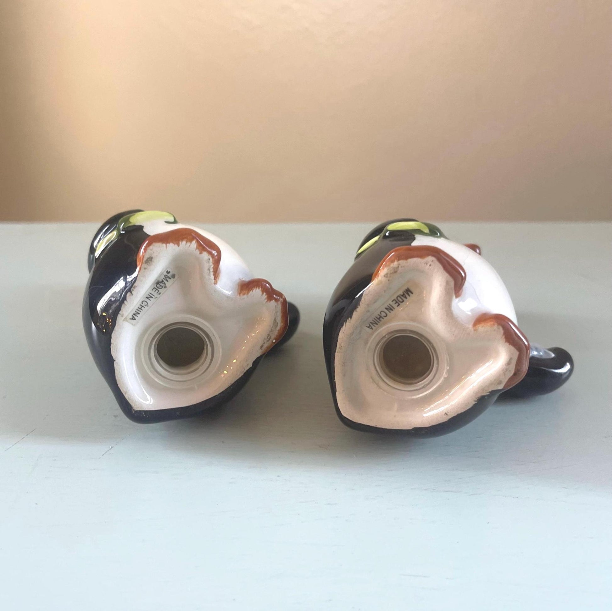 Vintage Christmas penguin salt and pepper shakers - Adorable penguin décor with scarves for mantel and table gift idea - Vintage Christmas