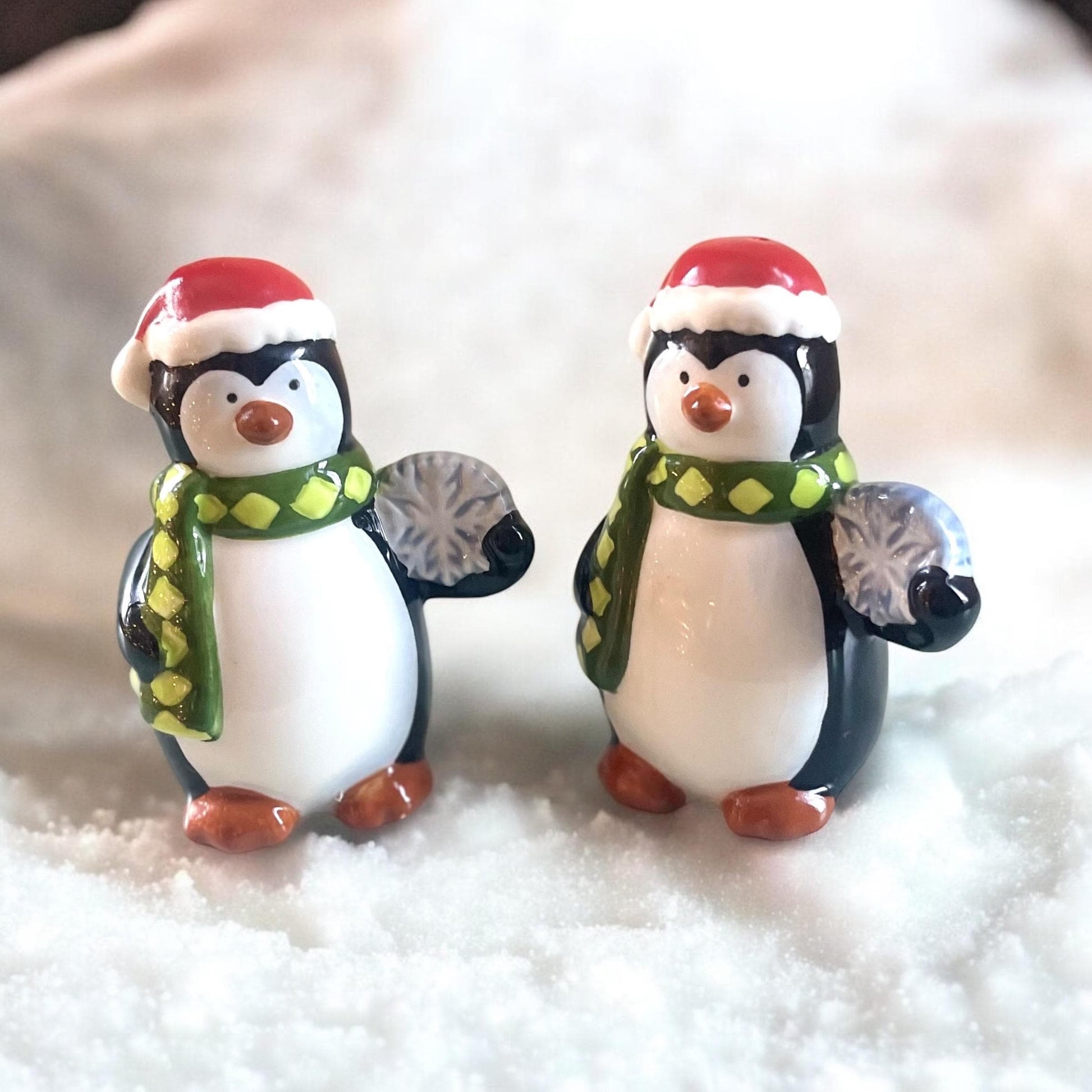 Vintage Christmas penguin salt and pepper shakers - Adorable penguin décor with scarves for mantel and table gift idea - Vintage Christmas