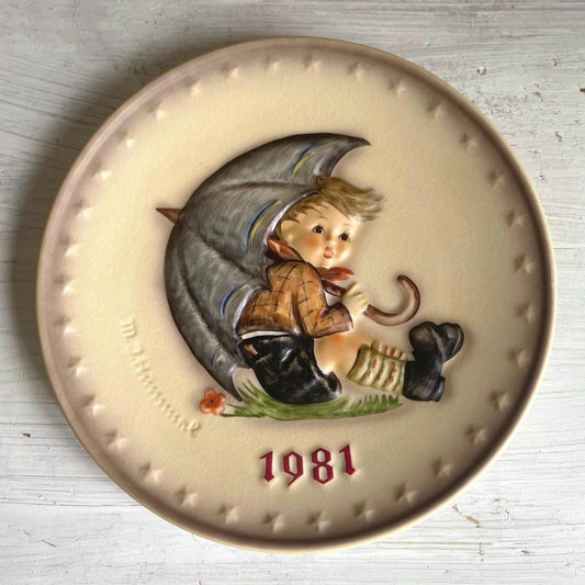 Vintage 1981 Hummel Collector Plate: Umbrella Boy