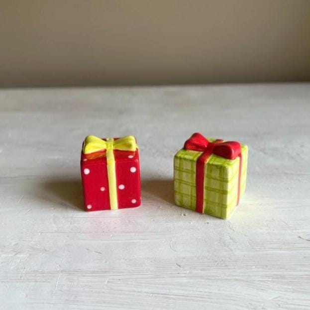 Vintage Christmas Gift Box Salt Pepper Shakers | Vintage Christmas | Christmas Salt Pepper Shaker Set | Holiday Gift Shaker Set