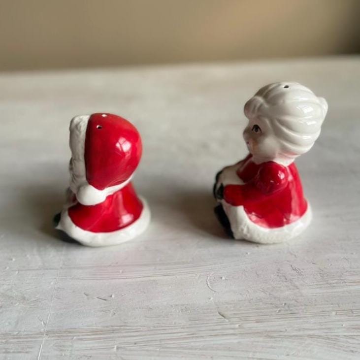 Vintage Santa & Mrs Claus Sitting Salt and Pepper Shakers | Christmas Salt and Pepper Shaker