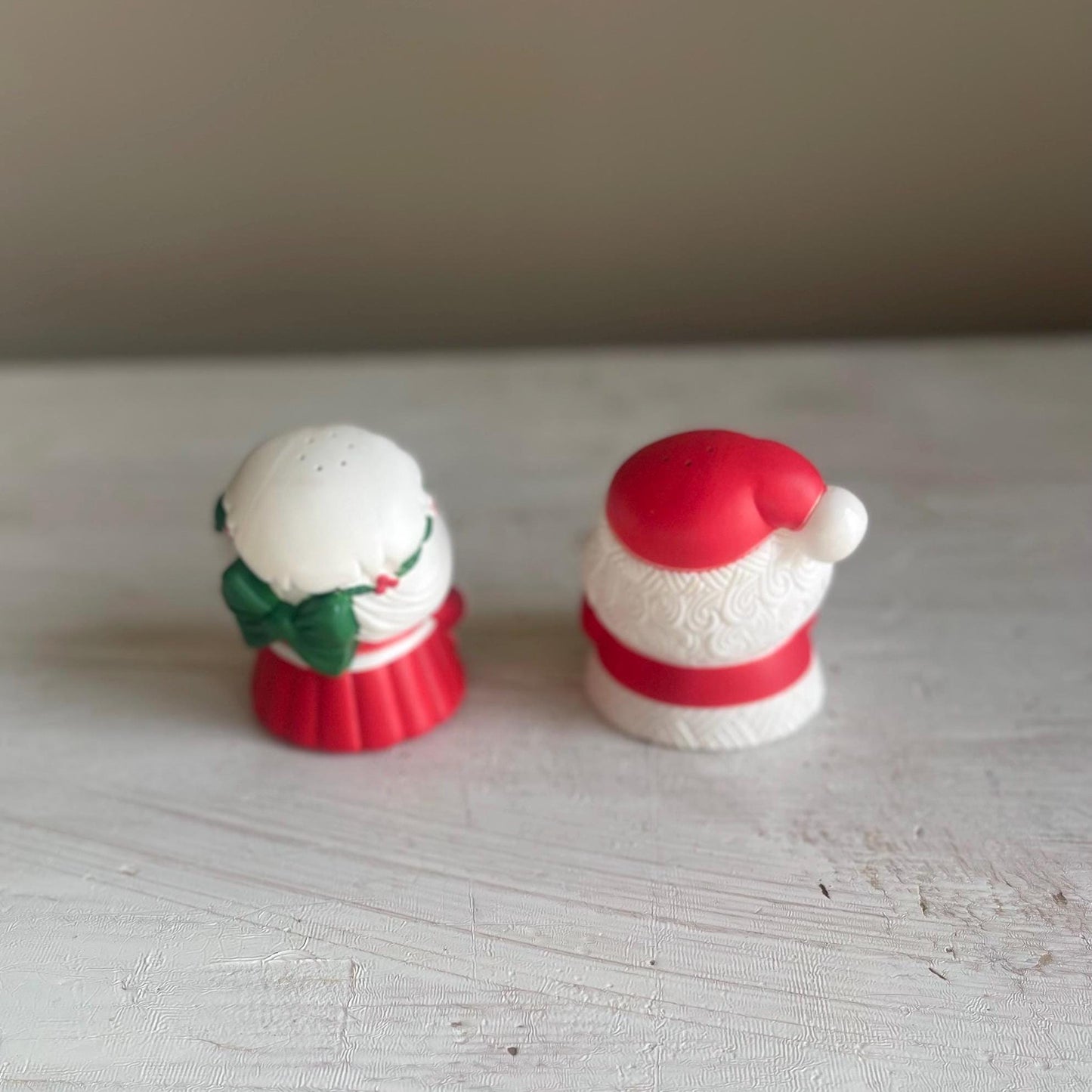 Vintage Hallmark Santa & Mrs Claus Salt and Pepper Shakers | Christmas Salt and Pepper Shaker | Hallmark Christmas