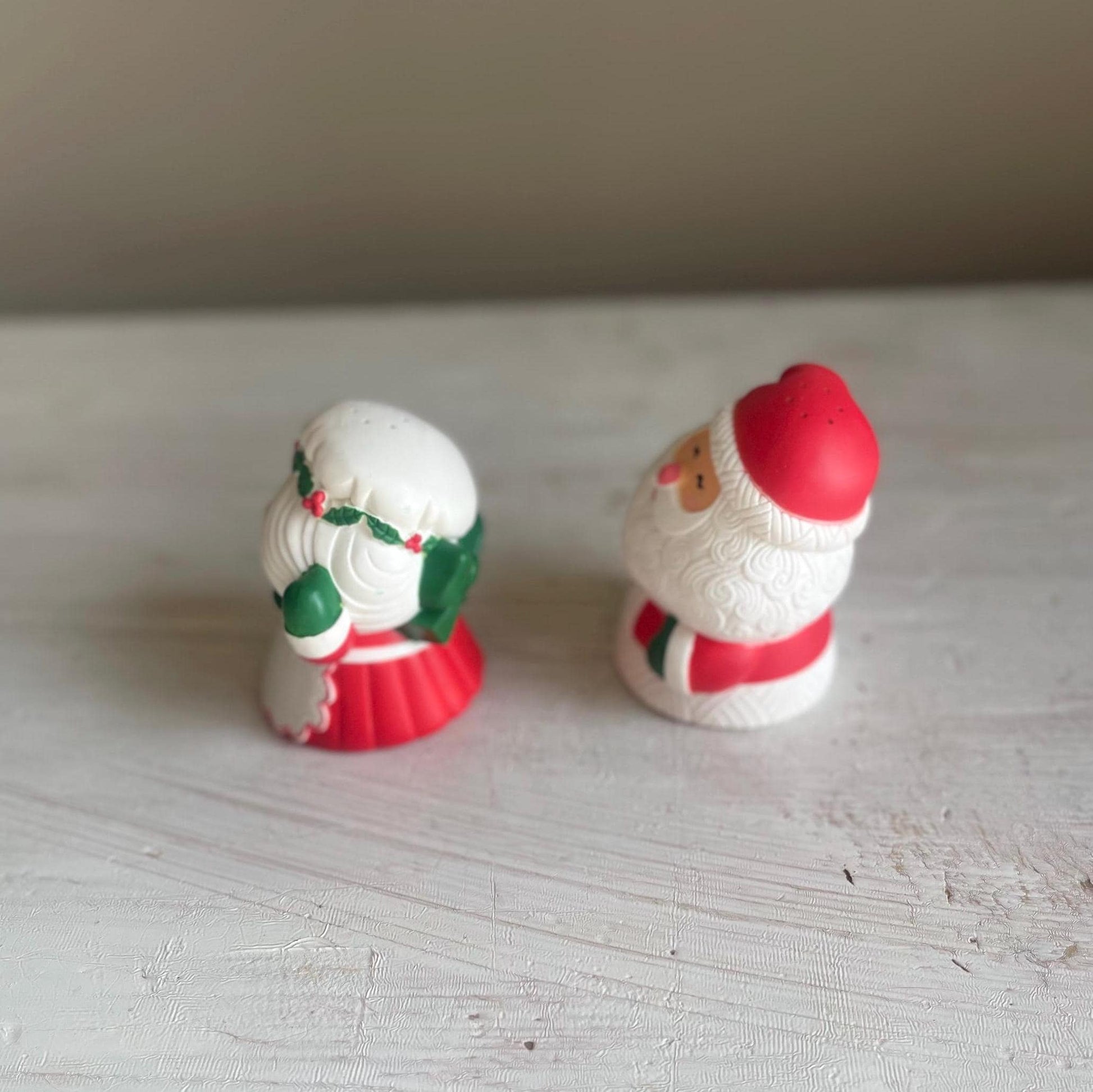 Vintage Hallmark Santa & Mrs Claus Salt and Pepper Shakers | Christmas Salt and Pepper Shaker | Hallmark Christmas