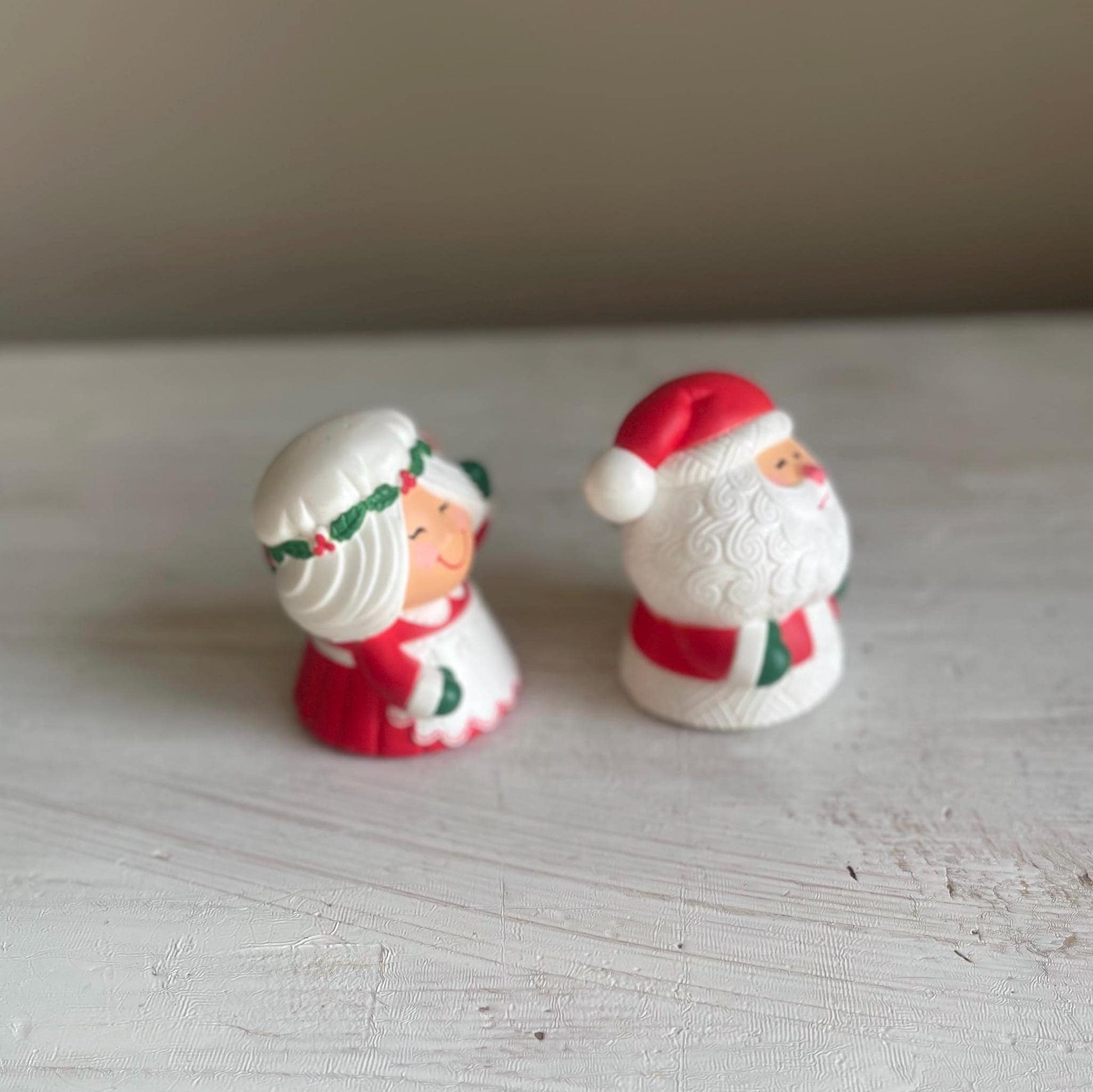 Vintage Hallmark Santa & Mrs Claus Salt and Pepper Shakers | Christmas Salt and Pepper Shaker | Hallmark Christmas