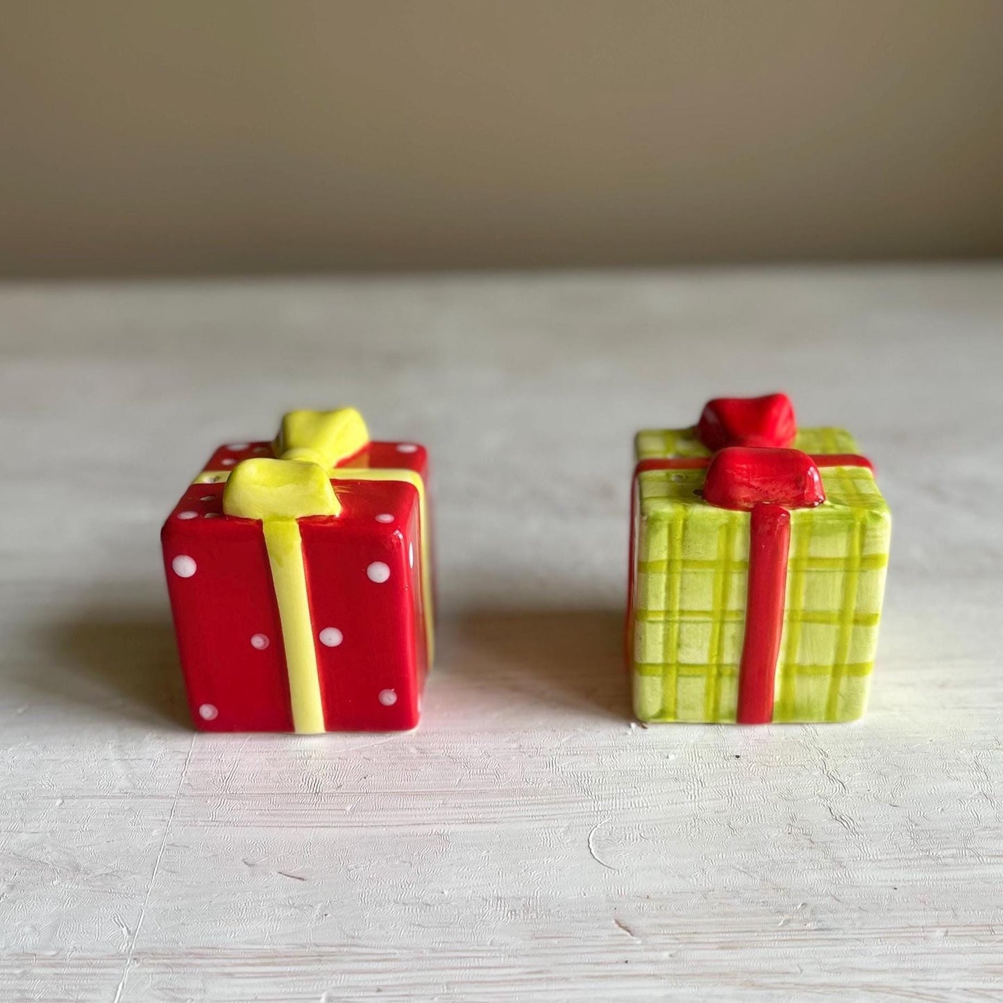 Vintage Christmas Gift Box Salt Pepper Shakers | Vintage Christmas | Christmas Salt Pepper Shaker Set | Holiday Gift Shaker Set