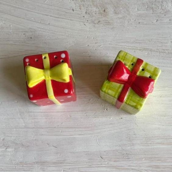 Vintage Christmas Gift Box Salt Pepper Shakers | Vintage Christmas | Christmas Salt Pepper Shaker Set | Holiday Gift Shaker Set