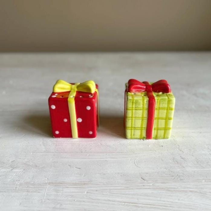 Vintage Christmas Gift Box Salt Pepper Shakers | Vintage Christmas | Christmas Salt Pepper Shaker Set | Holiday Gift Shaker Set