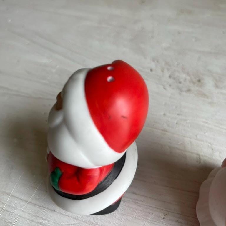 Vintage Santa & Mrs Claus Salt and Pepper Shakers | Christmas Salt and Pepper Shaker | Vintage Christmas | George Holiday Shakers