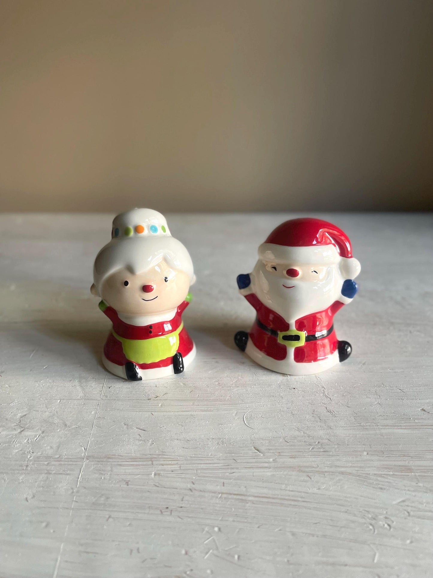 Vintage Santa & Mrs. Claus Salt and Pepper Shakers: Christmas Kitchen Decor