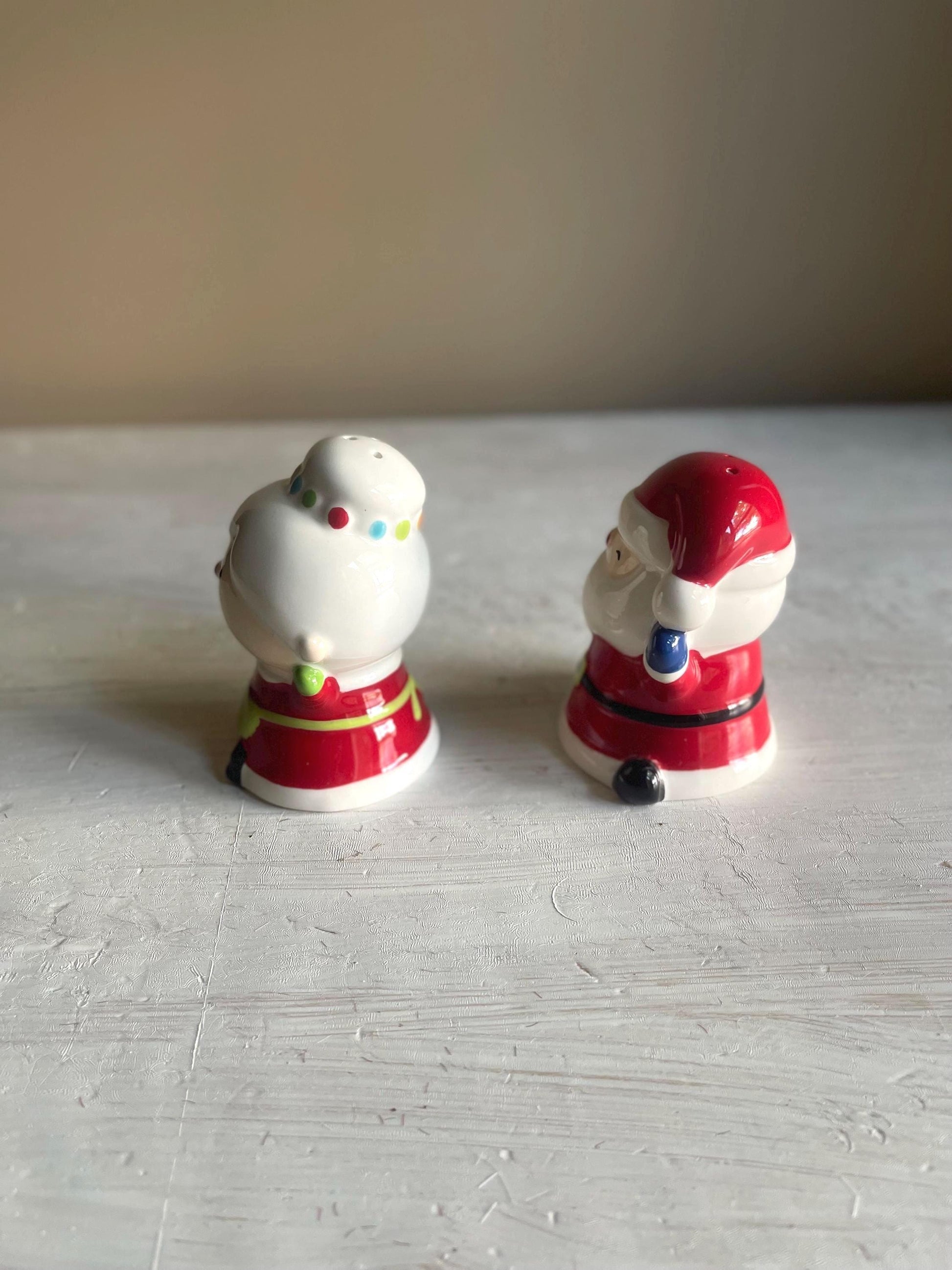 Vintage Santa & Mrs. Claus Salt and Pepper Shakers: Christmas Kitchen Decor