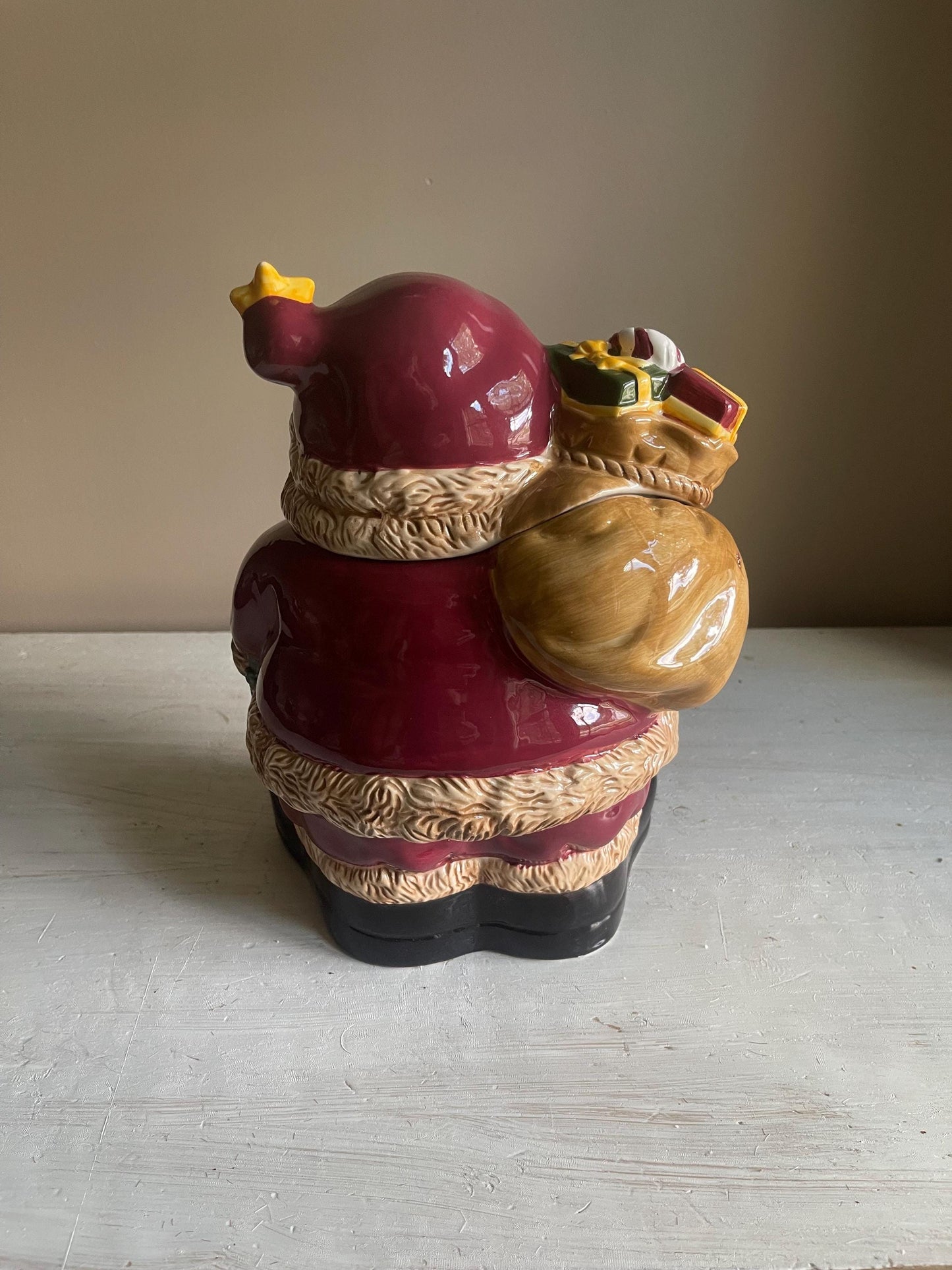 Vintage Santa Claus Cookie Jar: Holiday Kitchen Decor