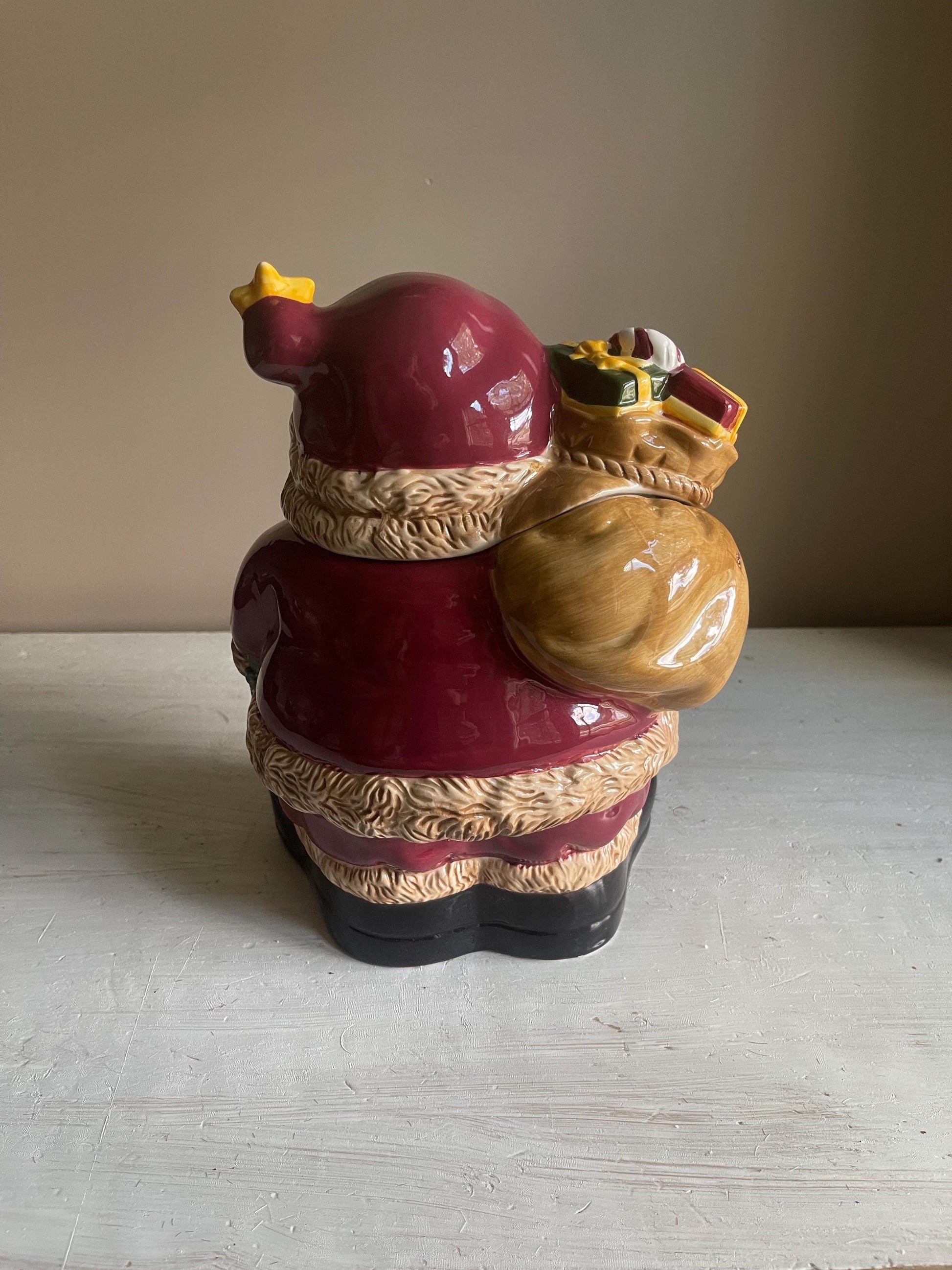 Vintage Santa Claus Cookie Jar: Holiday Kitchen Decor