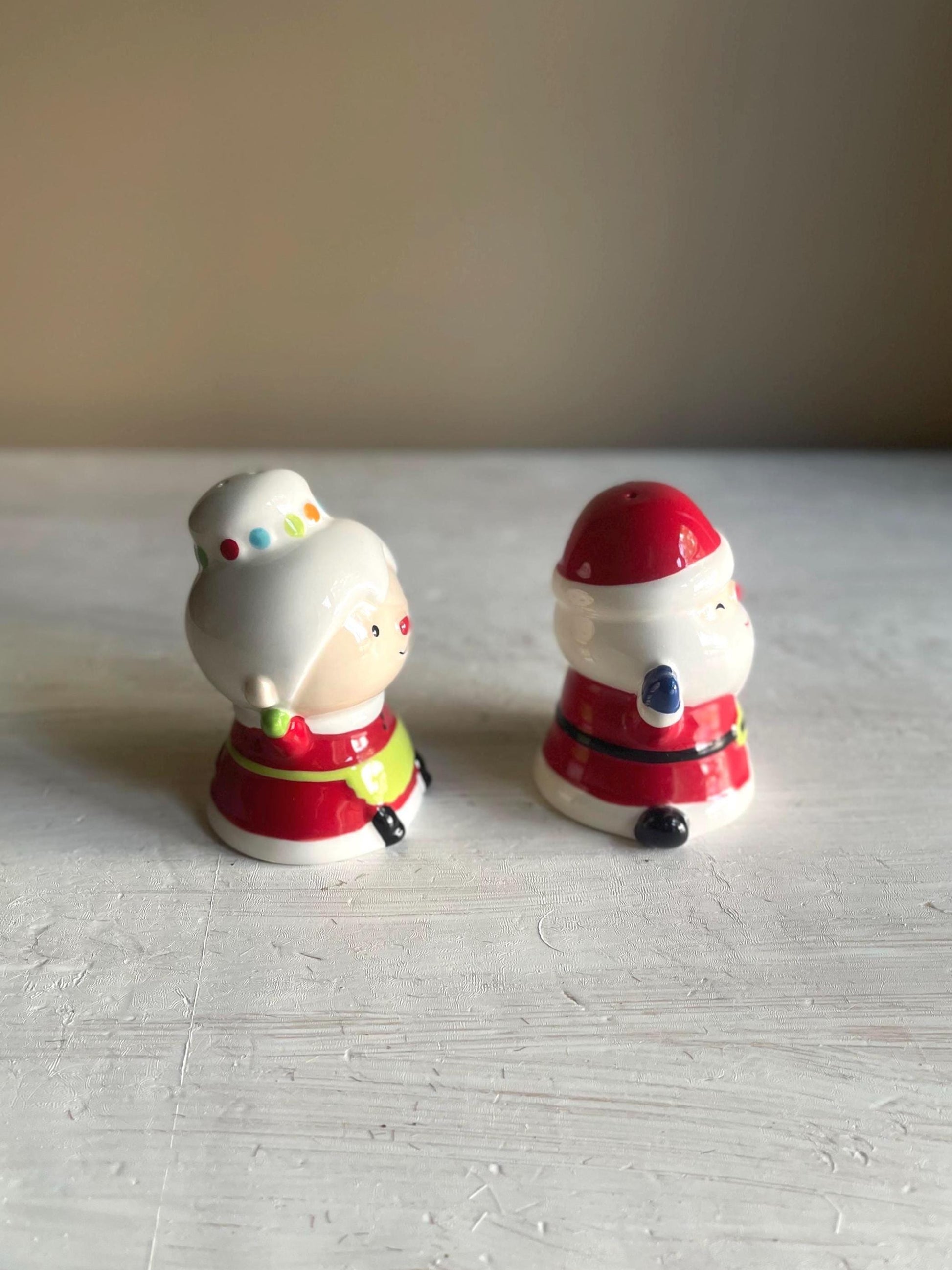 Vintage Santa & Mrs. Claus Salt and Pepper Shakers: Christmas Kitchen Decor