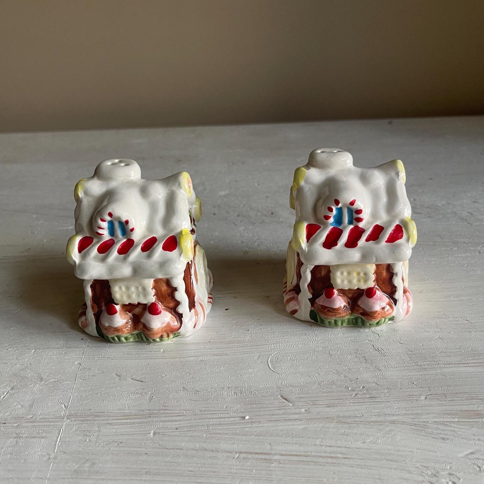 Vintage Gingerbread House Salt & Pepper Shakers | Christmas Salt and Pepper Set | Vintage Christmas | Gingerbread House Decor