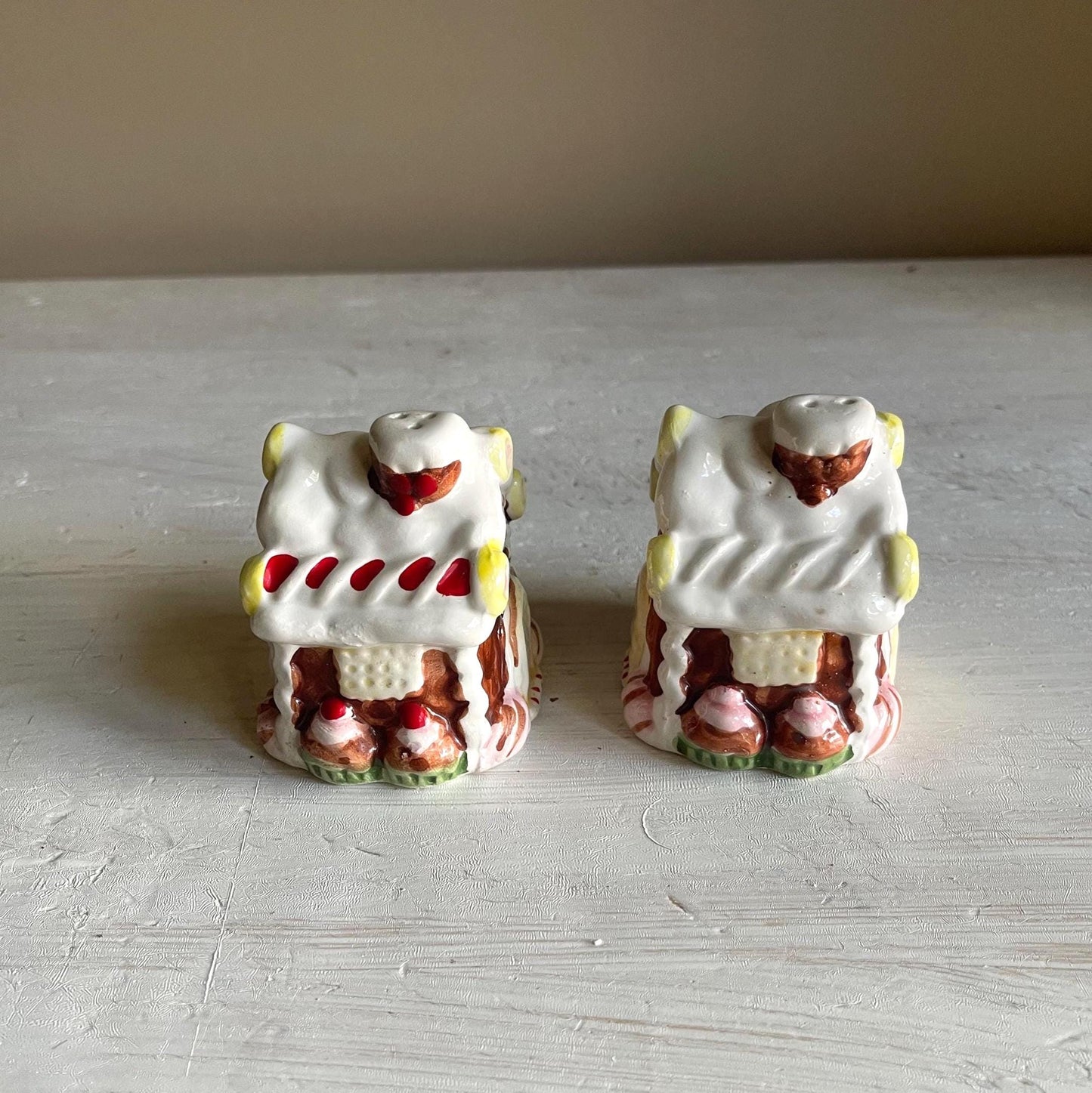 Vintage Gingerbread House Salt & Pepper Shakers | Christmas Salt and Pepper Set | Vintage Christmas | Gingerbread House Decor