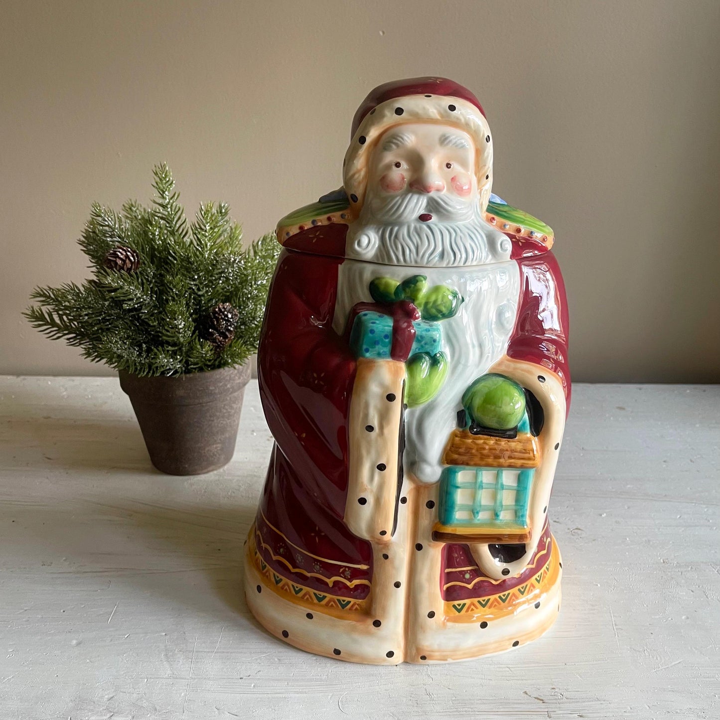 Vintage Santa Claus Cookie Jar: Christmas Kitchen Decor
