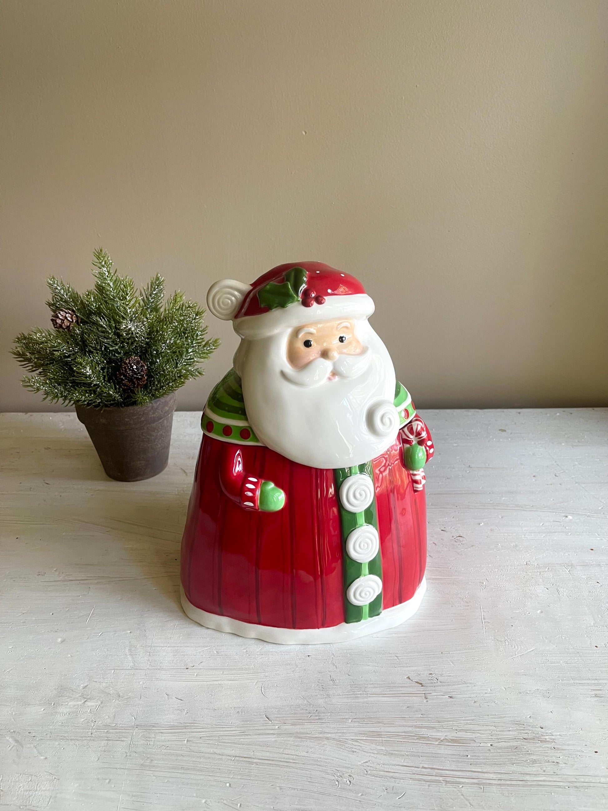 Vintage Santa Claus Cookie Jar: Christmas Kitchen Decor