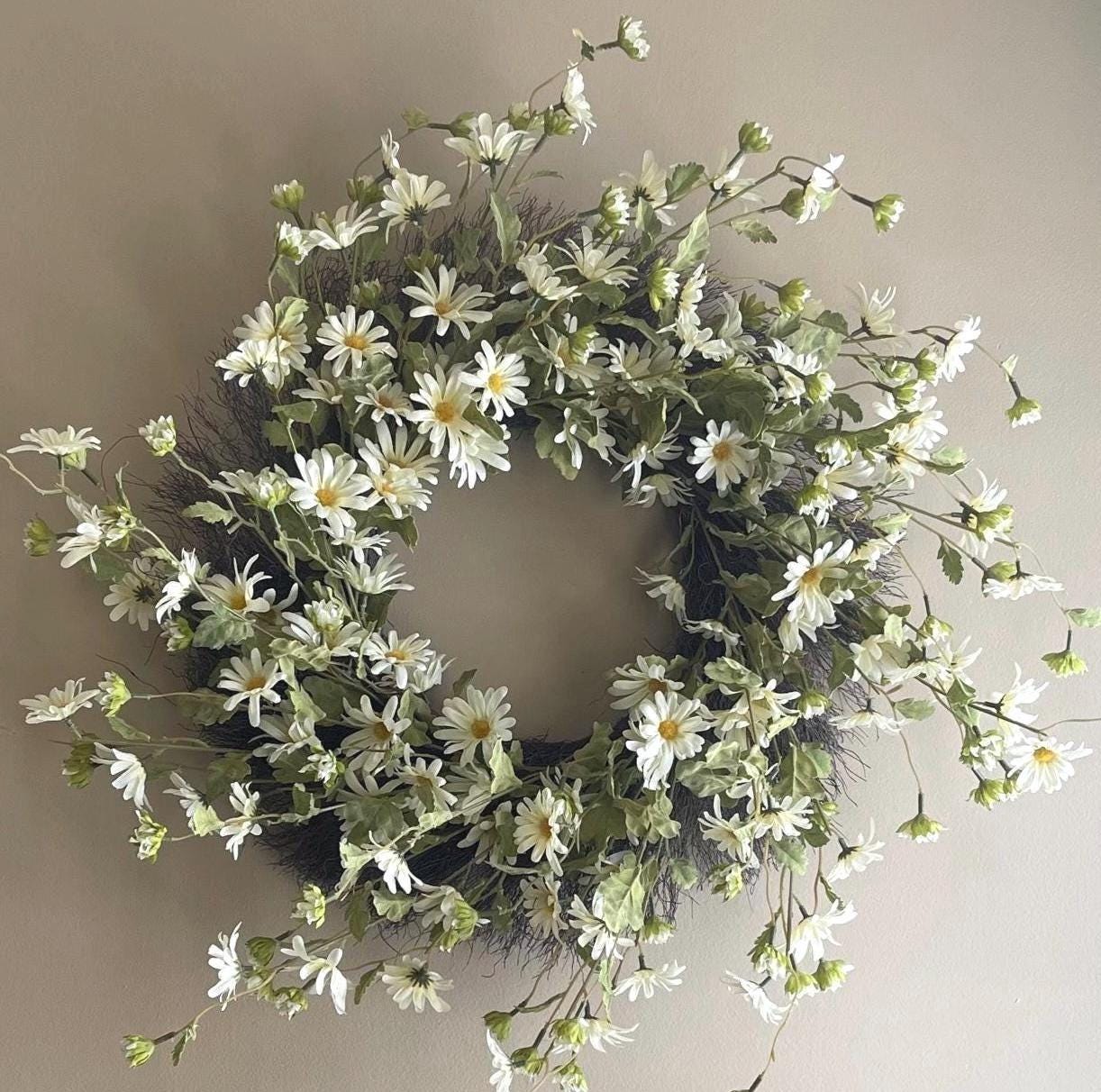 Spring Wreath - Cream Daisies - 28-Inch Spring Decor