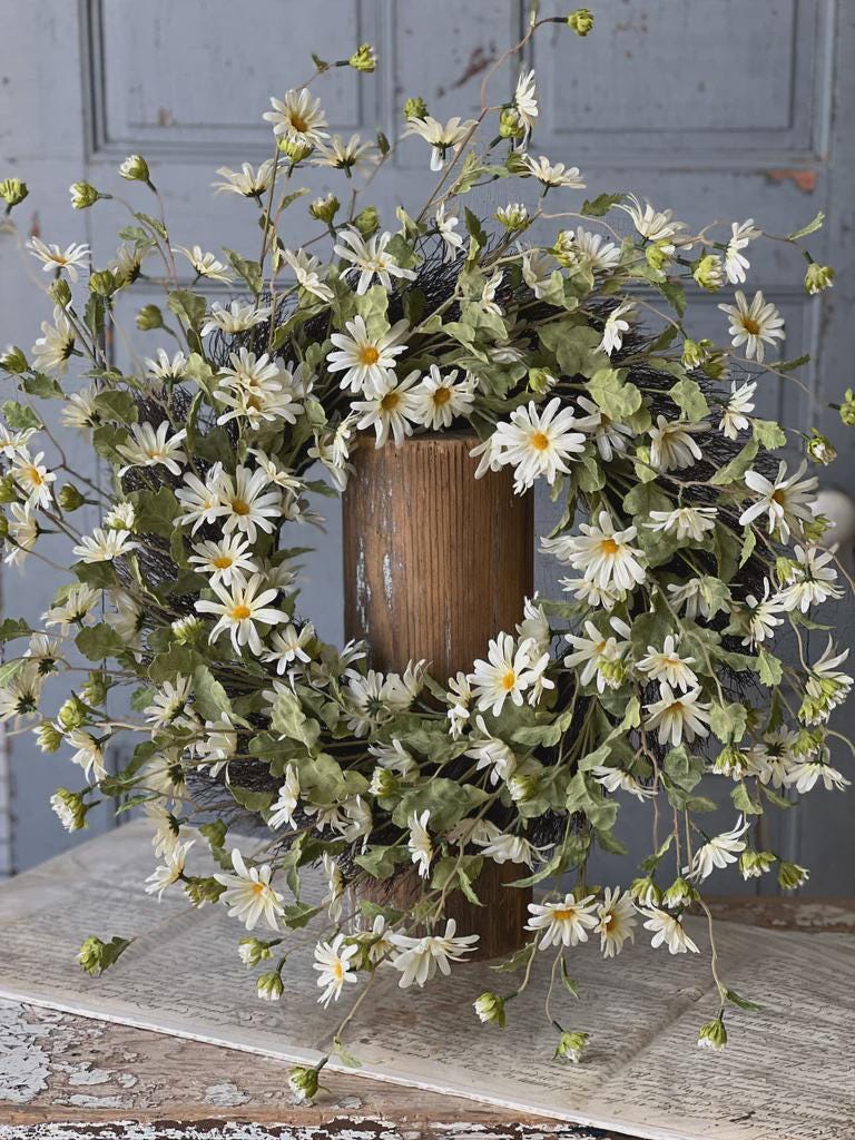 Spring Wreath - Cream Daisies - 28-Inch Spring Decor