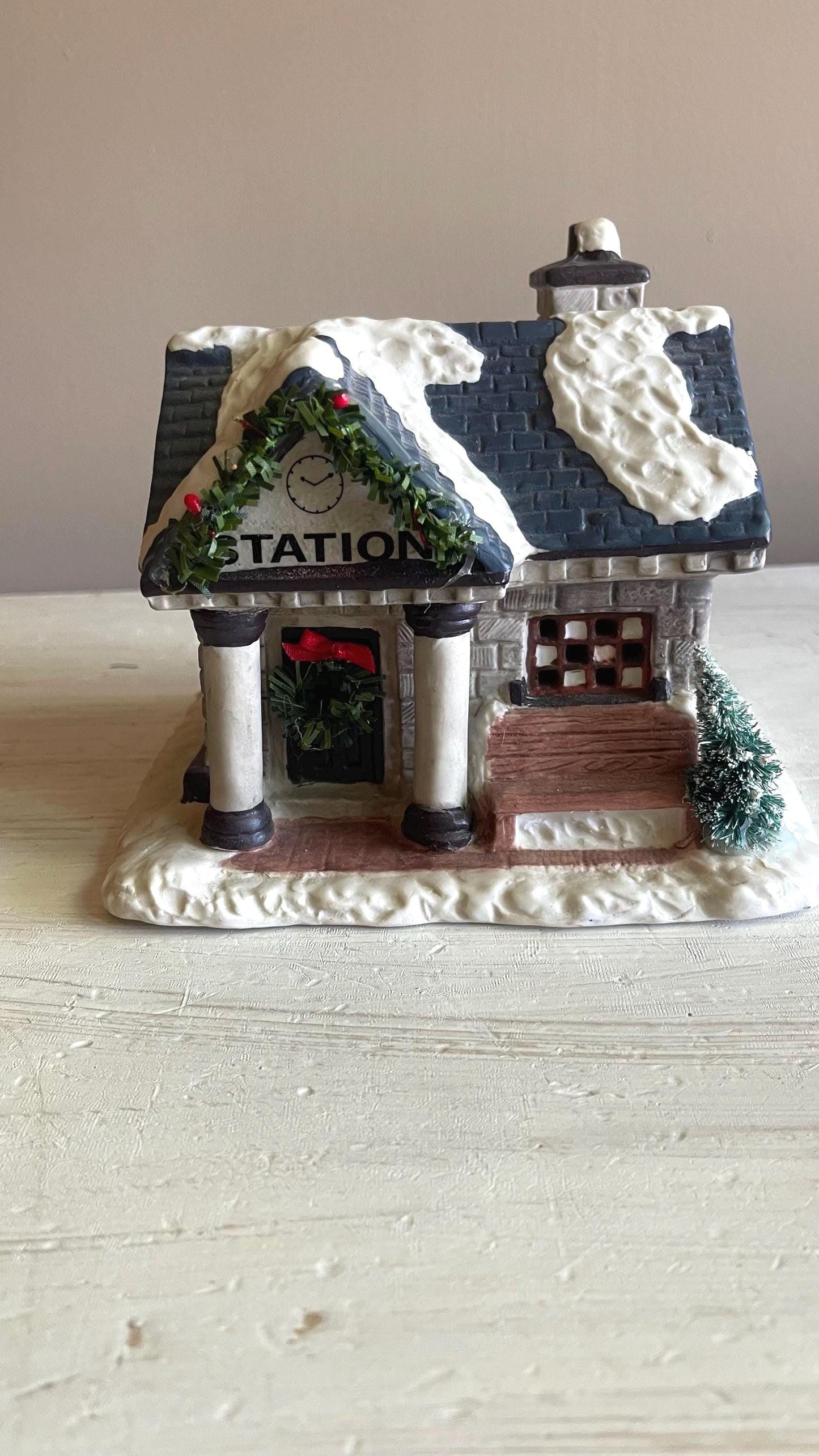 Christmas Valley House - Hollyshire Place Train Station 1992
