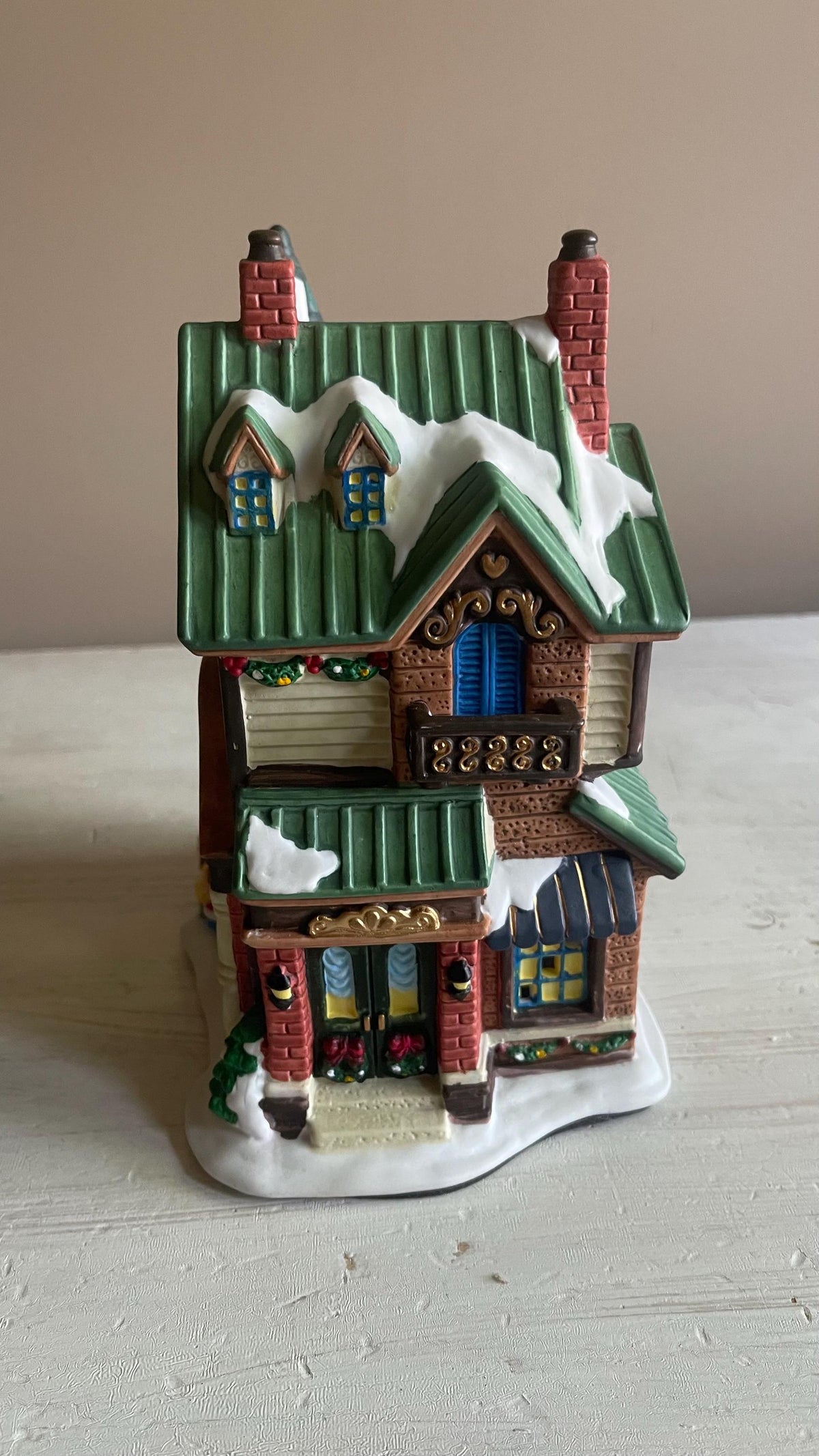 Christmas Streets Collection Doll Shoppe - Lighted Christmas Village