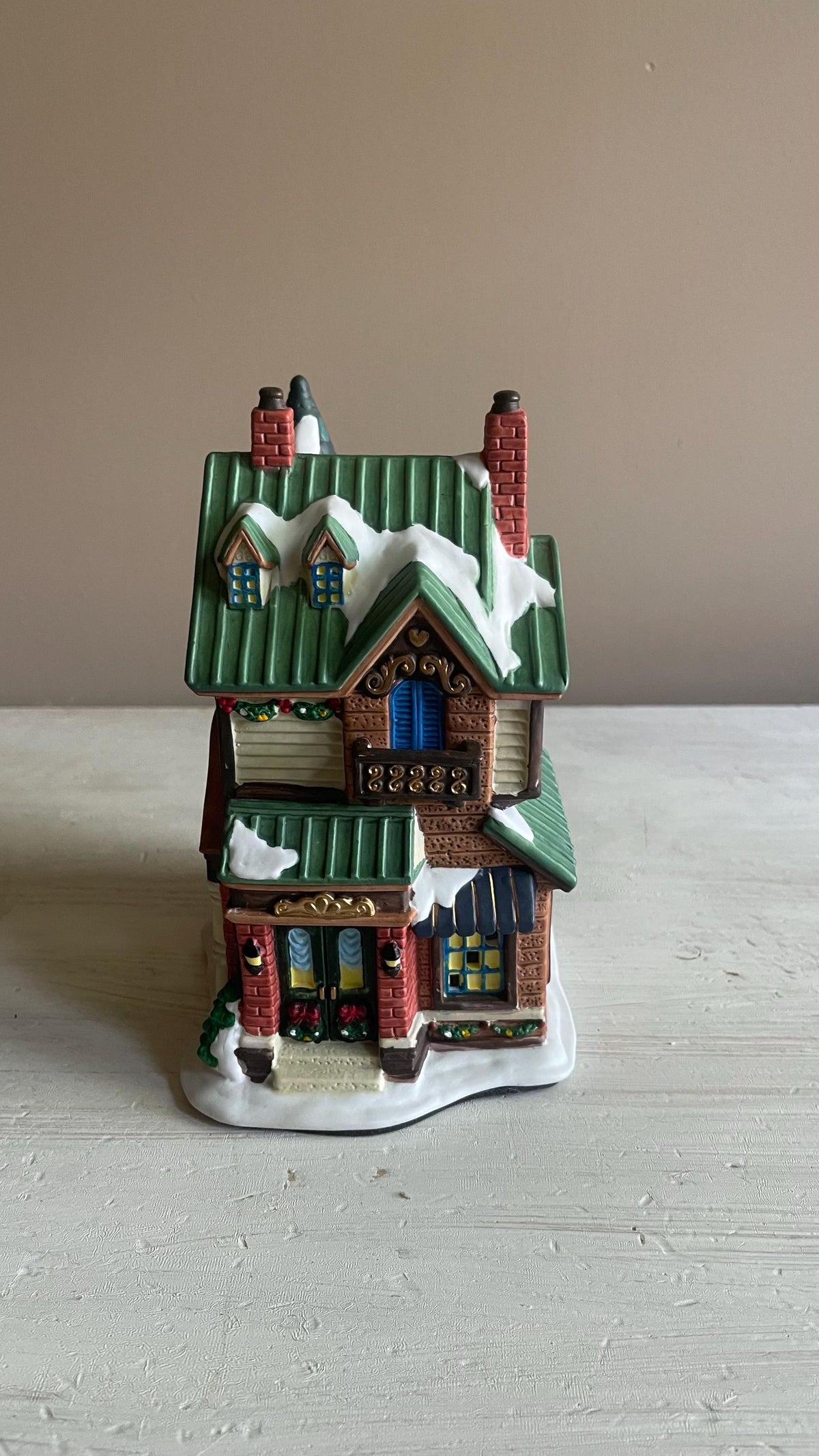 Christmas Streets Collection Doll Shoppe - Lighted Christmas Village