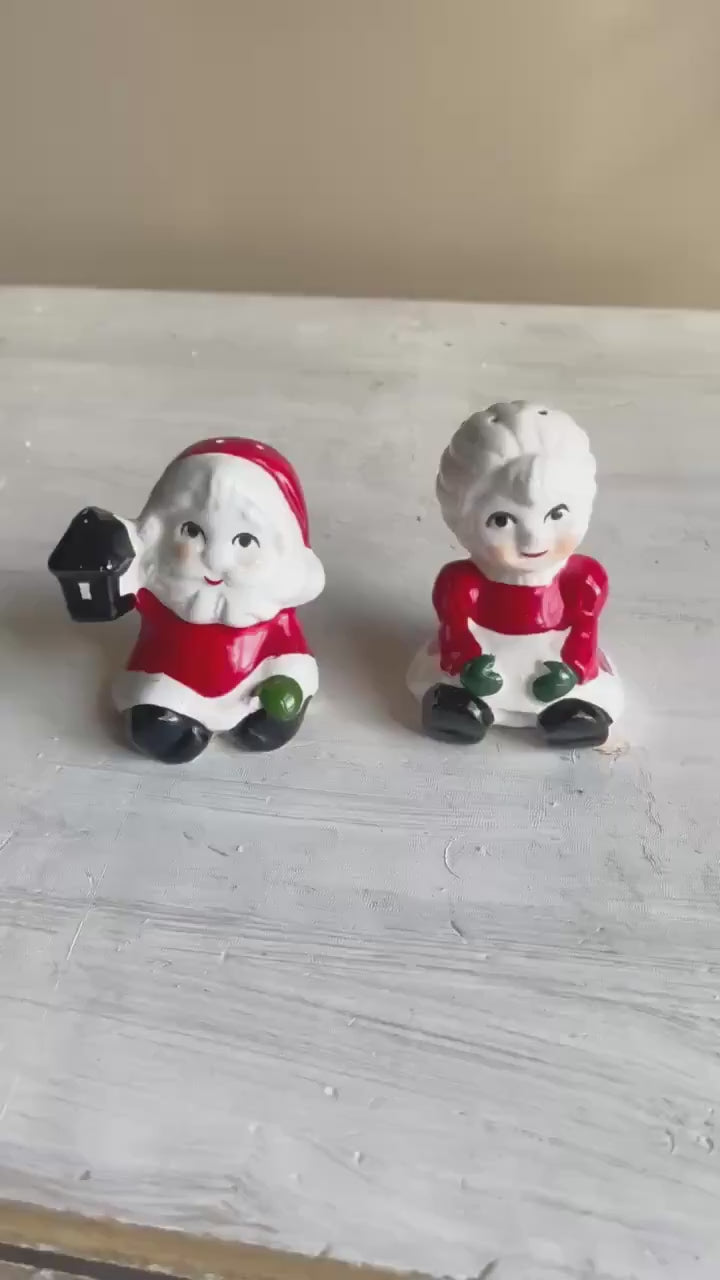 Vintage Santa & Mrs Claus Sitting Salt and Pepper Shakers | Christmas Salt and Pepper Shaker | Vintage Christmas