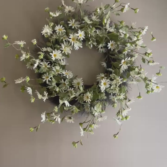 Spring Wreath - Cream Daisies - 28-Inch Spring Decor