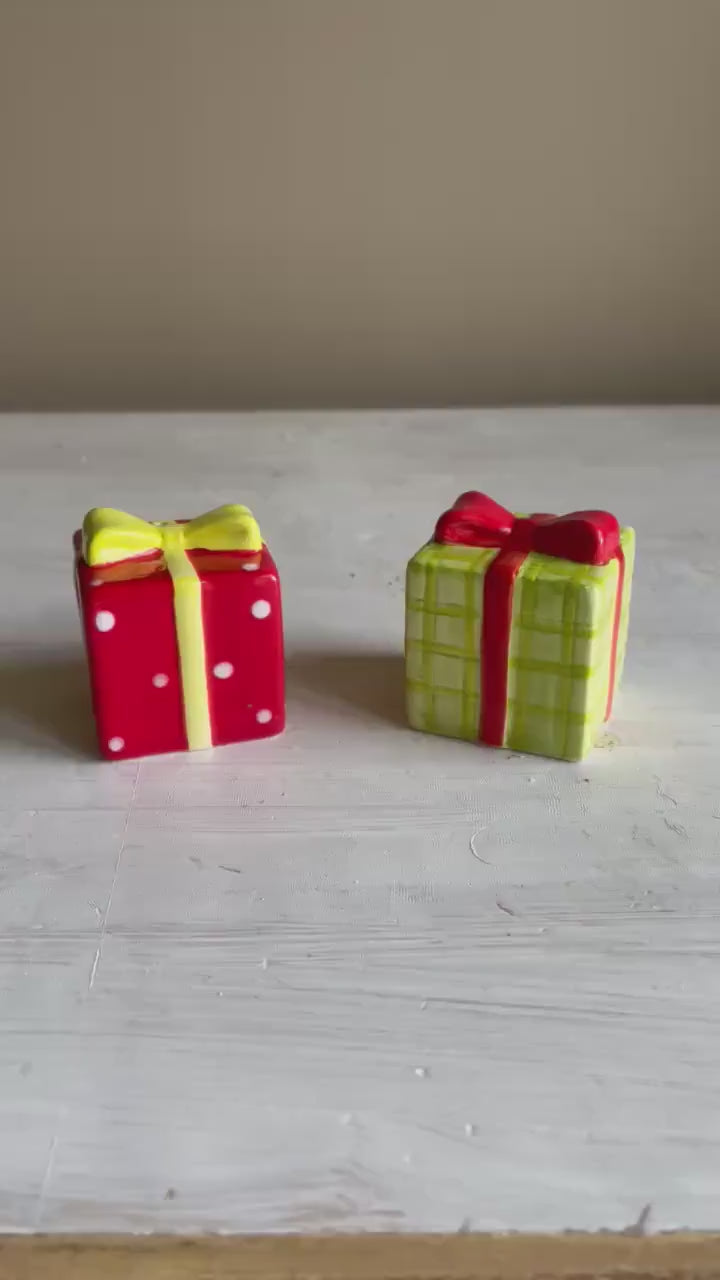 Vintage Christmas Gift Box Salt Pepper Shakers | Vintage Christmas | Christmas Salt Pepper Shaker Set | Holiday Gift Shaker Set