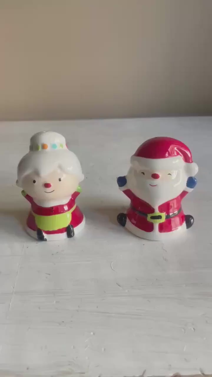 Vintage Santa & Mrs. Claus Salt and Pepper Shakers: Christmas Kitchen Decor